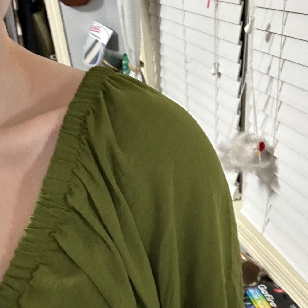 Fun Flowy Dress 🌱 - Picture 4 of 5